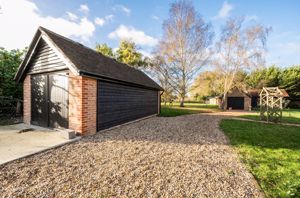 Photo 25- click for photo gallery